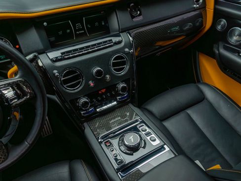 Used 2023 Rolls-Royce Cullinan Black Badge w/ Leather Finishing Pack image 17