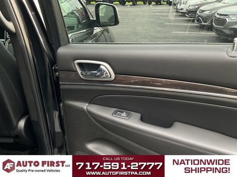 Used 2018 Jeep Grand Cherokee Overland AWD/4WD image 13