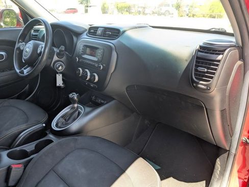 Used 2015 Kia Soul + FWD image 19