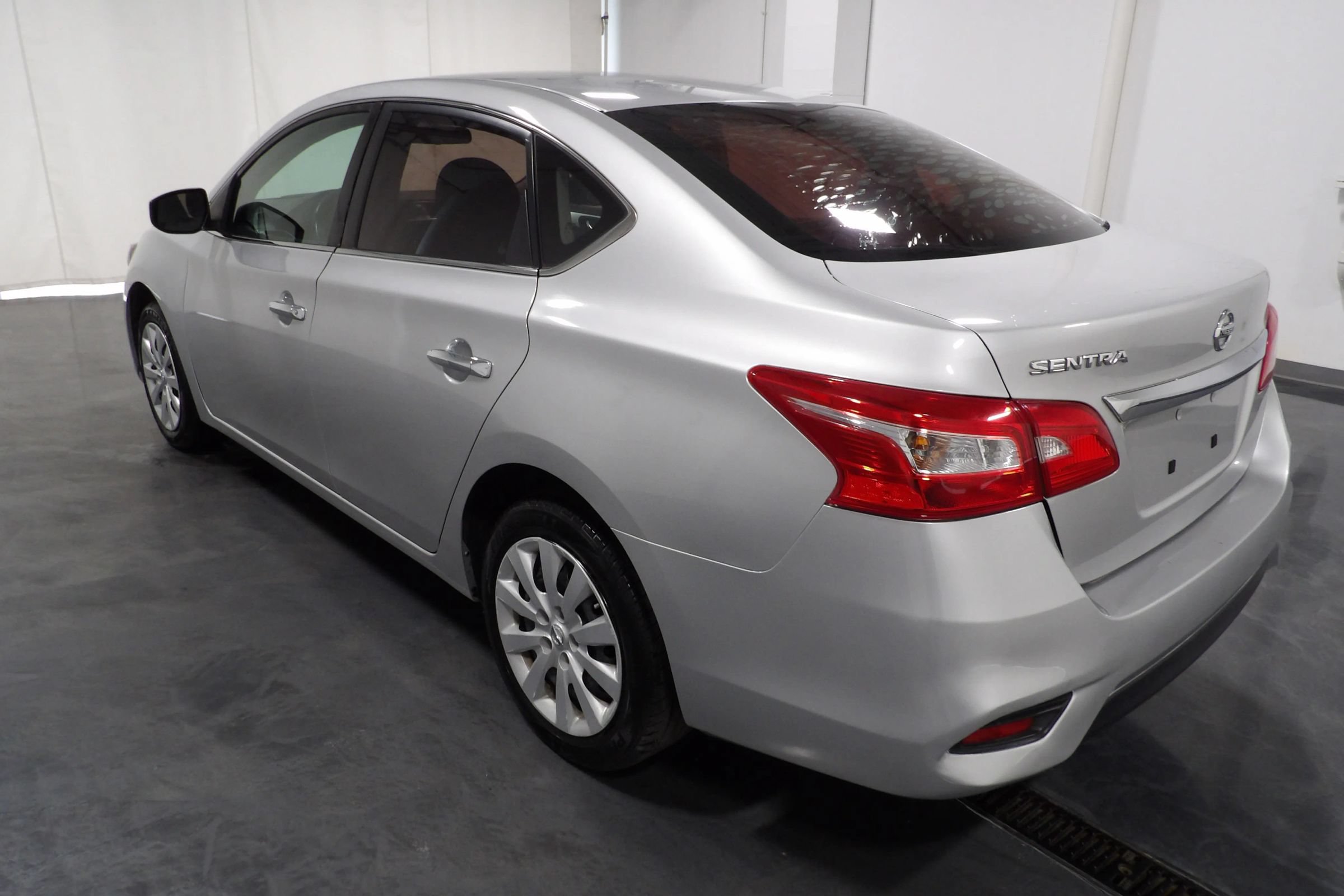 Used 2018 Nissan Sentra S FWD image 6