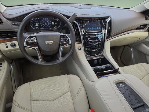 Used 2017 Cadillac Escalade Luxury AWD/4WD image 11