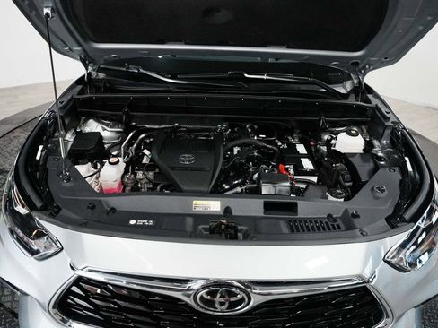 Used 2023 Toyota Highlander Platinum AWD/4WD image 45