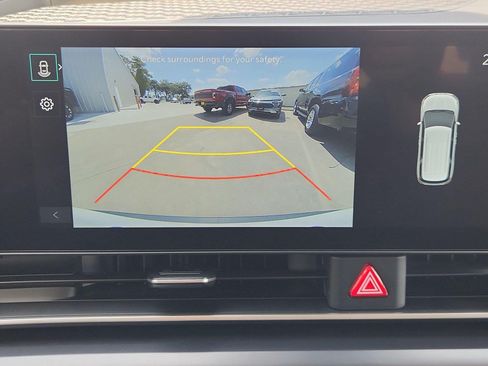 Used 2025 Kia Carnival FWD image 15
