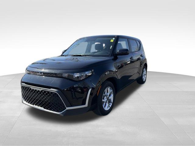 Certified 2025 Kia Soul LX w/ LX Technology Package FWD image 4