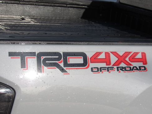 Used 2020 Toyota Tacoma TRD Off-Road w/ TRD Premium Off Road Package image 11