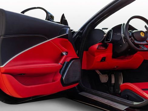 Certified 2024 Ferrari Roma Spider RWD image 35
