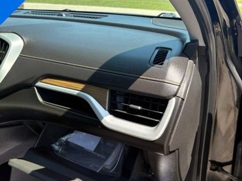 Used 2020 GMC Terrain SLE w/ Driver Convenience Package AWD/4WD image 32