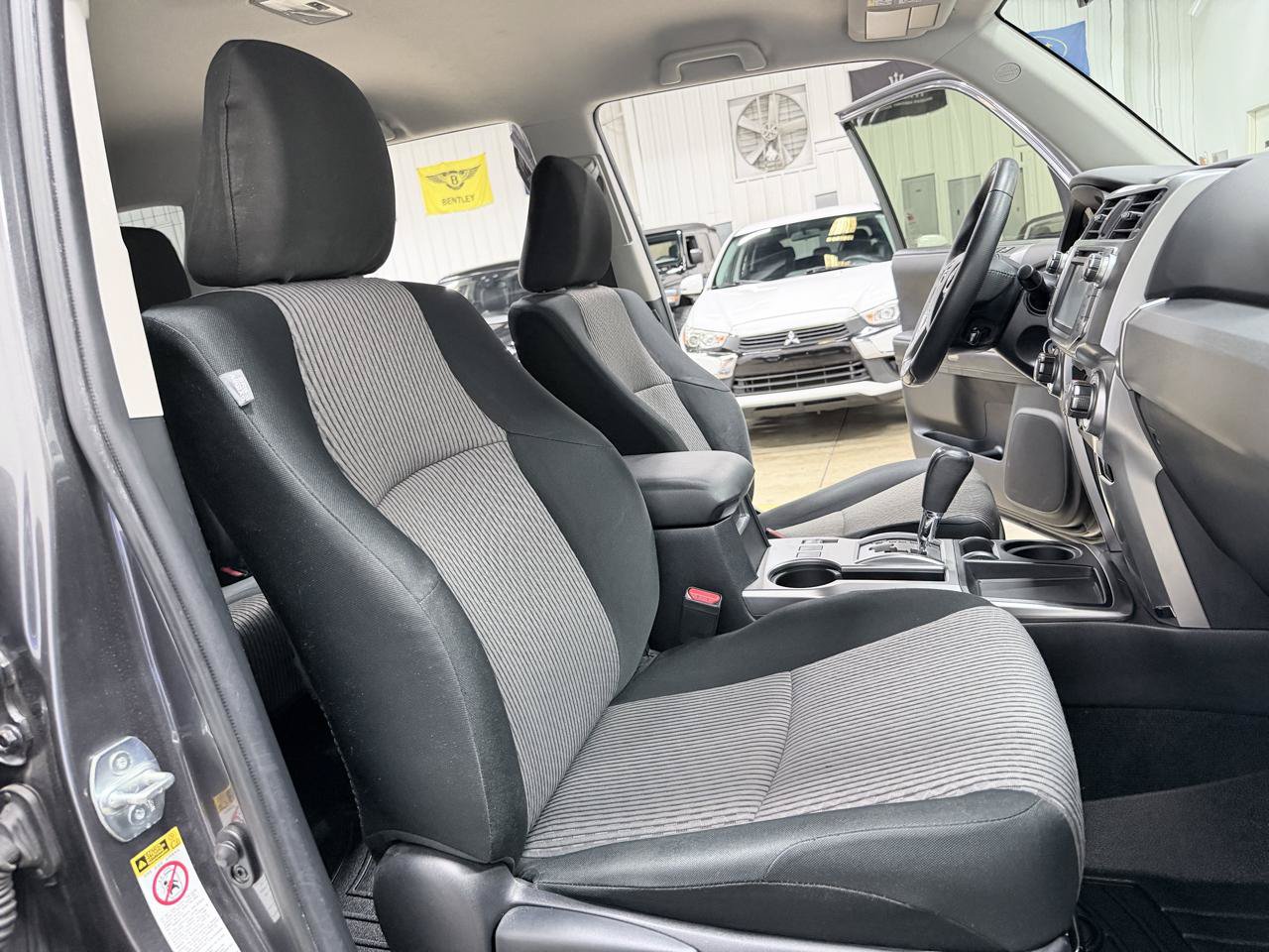 Used 2017 Toyota 4Runner SR5 RWD image 38