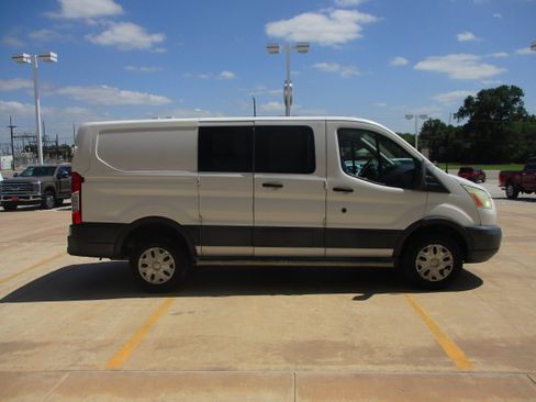 Used 2016 Ford Transit 250 130 Low Roof w/ Exterior Upgrade Package RWD image 6