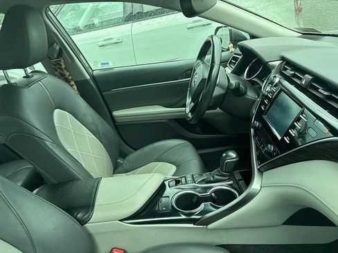 Used 2018 Toyota Camry XLE FWD image 18