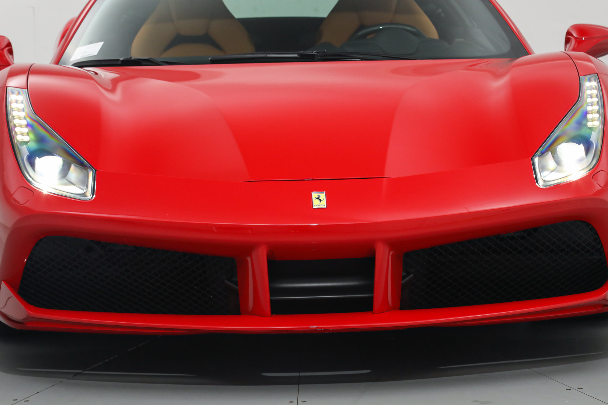 Used 2018 Ferrari 488 GTB RWD image 13