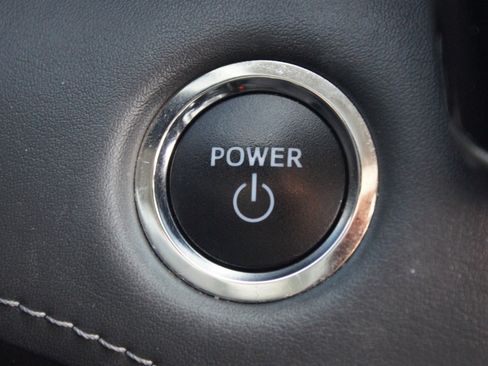 Used 2023 Toyota Highlander XLE image 9