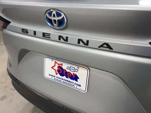 Used 2022 Toyota Sienna LE image 16