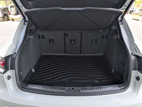 Used 2025 Porsche Macan image 22