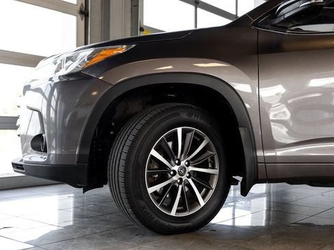 Used 2017 Toyota Highlander XLE AWD/4WD image 9
