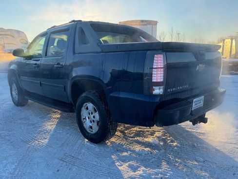 Used 2011 Chevrolet Avalanche LS image 3