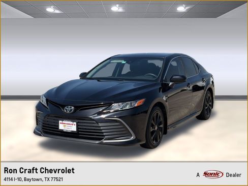 Used 2022 Toyota Camry LE FWD image 1