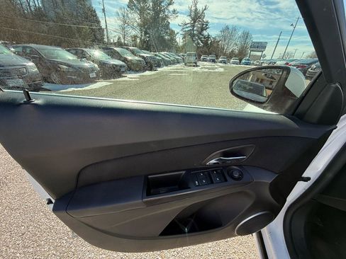 Used 2011 Chevrolet Cruze LTZ image 10