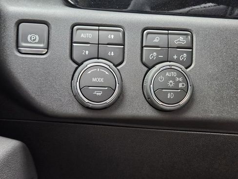New 2025 Chevrolet Silverado 2500 LTZ w/ LTZ Convenience Package AWD/4WD image 17