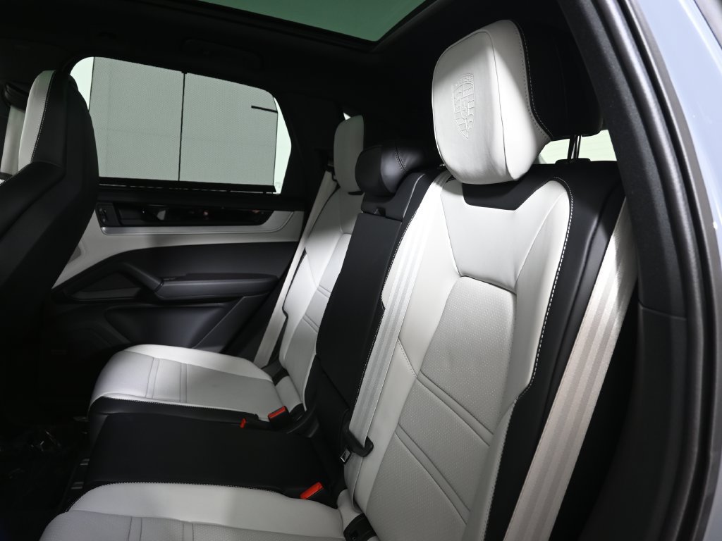 Used 2026 Porsche Cayenne E-Hybrid AWD/4WD image 37