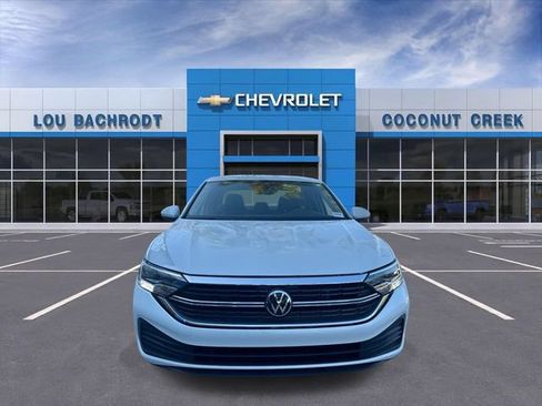 Used 2024 Volkswagen Jetta SE FWD image 3