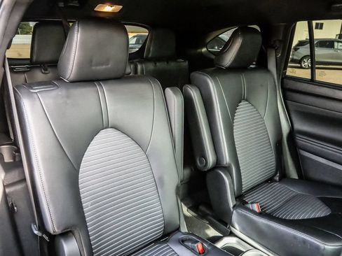 Used 2024 Toyota Highlander XSE FWD image 21