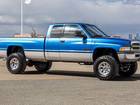 Used 1999 Dodge Ram 2500 Truck 4x4 Quad Cab image 12