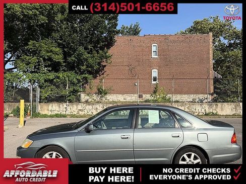 Used 2001 Toyota Avalon XLS w/ Option Pkg 7 FWD image 2