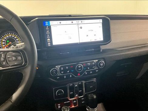 Used 2024 Jeep Wrangler Willys image 9