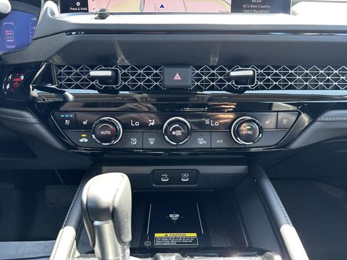 Used 2023 Honda Accord Touring image 17