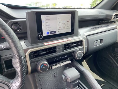 Used 2025 Toyota Tacoma SR5 AWD/4WD image 15