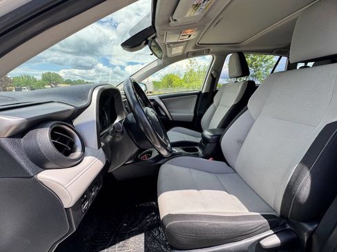 Used 2018 Toyota RAV4 XLE AWD/4WD image 10