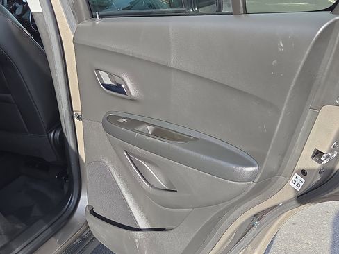 Used 2022 Chevrolet Trax LT w/ LT Convenience Package image 19