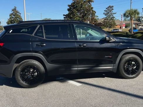 Used 2022 GMC Terrain AT4 w/ Infotainment Package II image 9