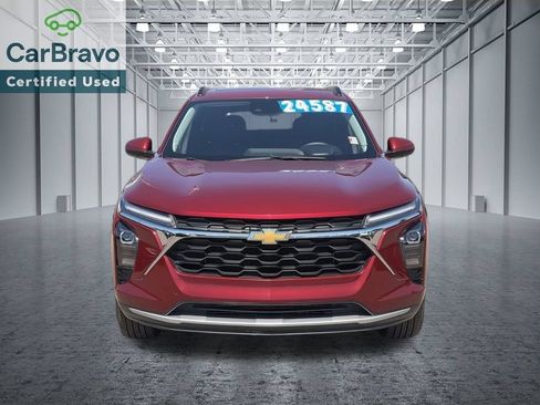 Certified 2025 Chevrolet Trax LT w/ Sunroof Package FWD image 9