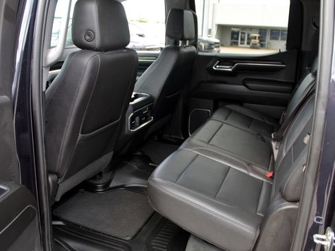 Used 2023 GMC Sierra 1500 SLT w/ SLT Premium Plus Package AWD/4WD image 19