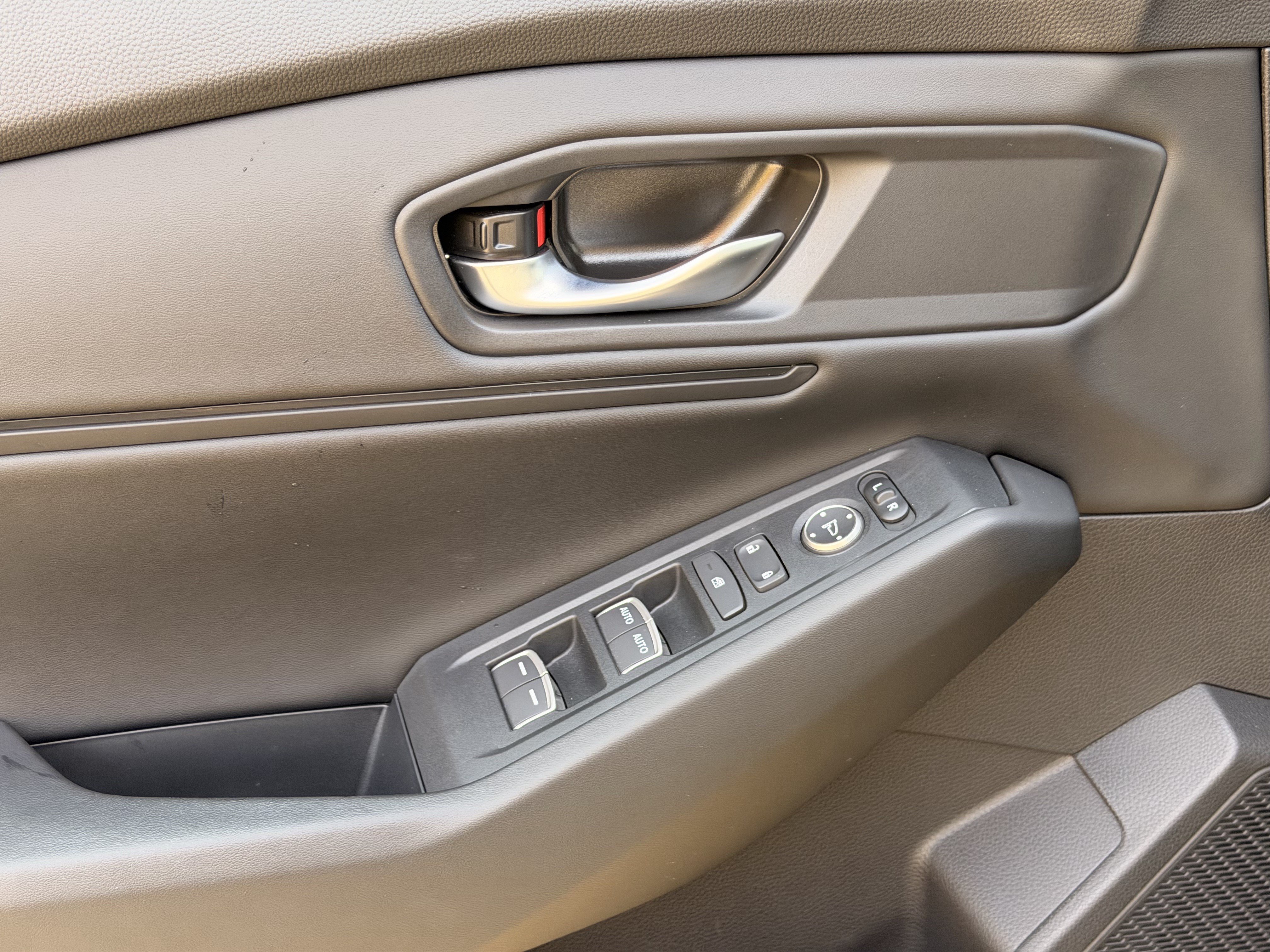 Used 2025 Honda Accord SE image 10