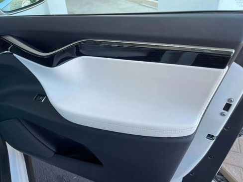 Used 2017 Tesla Model X 75D image 32