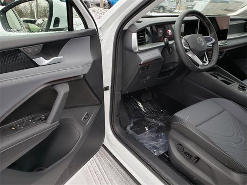 New 2026 Volkswagen Tiguan SE image 6