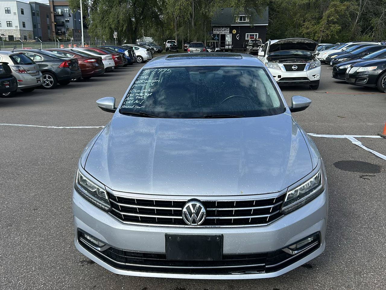 Used 2016 Volkswagen Passat 1.8T SE w/ Lighting Package FWD image 2