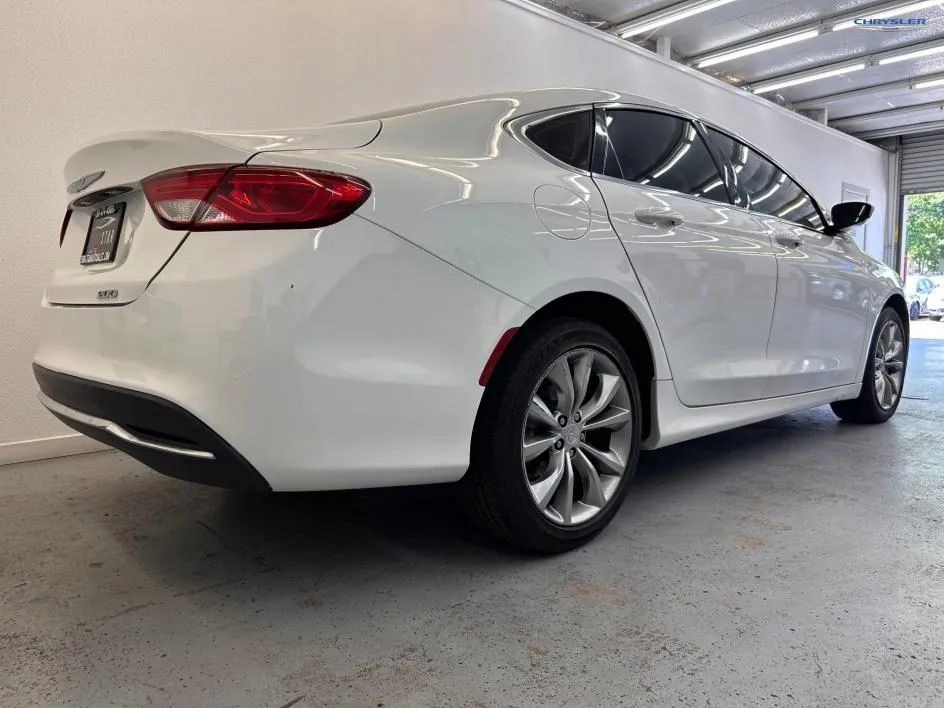 Used 2015 Chrysler 200 Limited FWD image 3