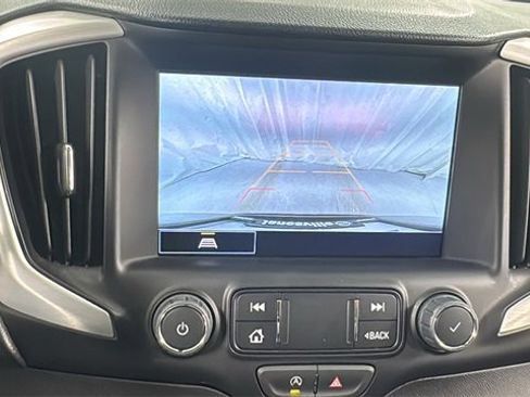 Used 2024 GMC Terrain SLT image 27