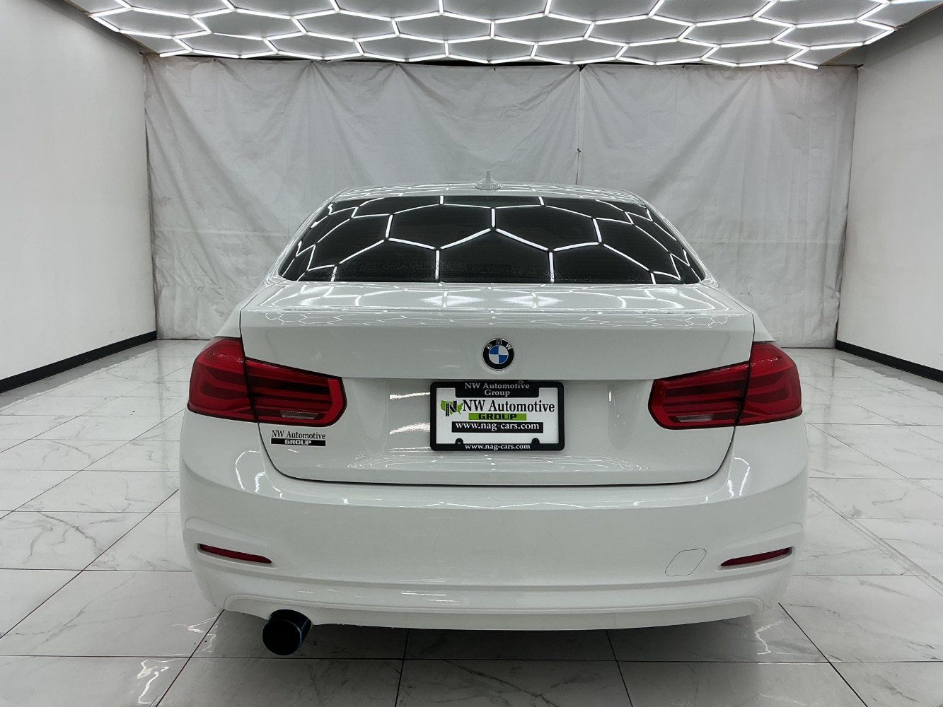 Used 2018 BMW 320i Sedan RWD image 10