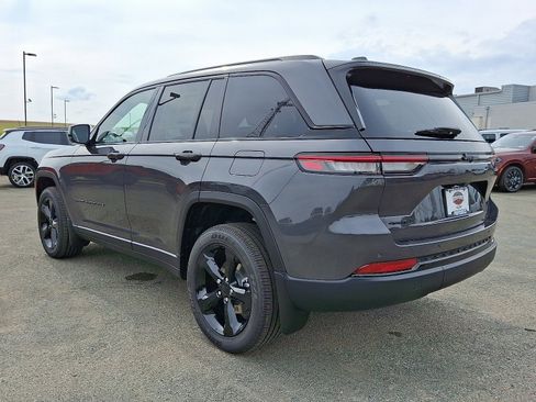 New 2025 Jeep Grand Cherokee Altitude image 3