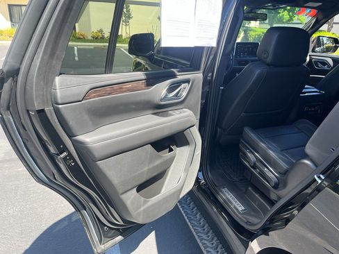 Used 2022 Chevrolet Tahoe Z71 w/ Luxury Package AWD/4WD image 30