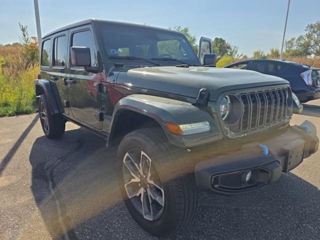 Used 2024 Jeep Wrangler Unlimited w/ Convenience Group AWD/4WD image 2