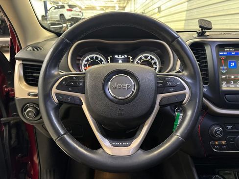 Used 2015 Jeep Cherokee Latitude AWD/4WD image 11
