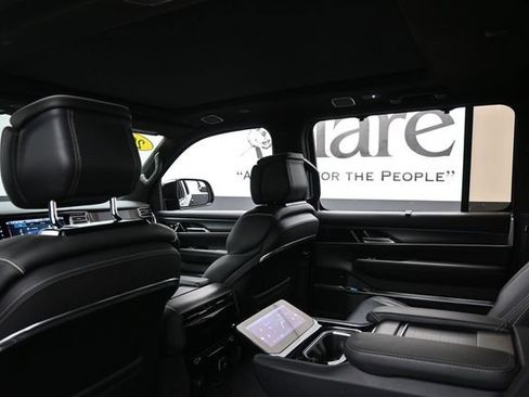 Used 2023 Jeep Grand Wagoneer Series II AWD/4WD image 27