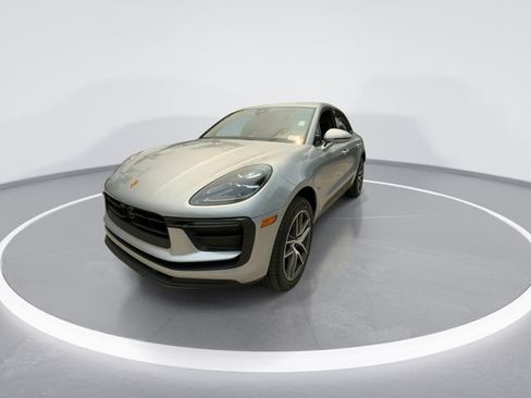 Used 2023 Porsche Macan AWD/4WD image 3