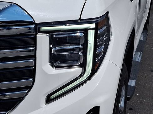 Used 2024 GMC Sierra 1500 SLT AWD/4WD image 9